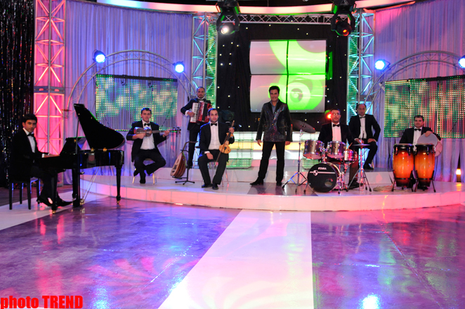 Ürəyindən əməliyyat olunan Nadir Qafarzadə səhnəyə çıxdı (FOTO)