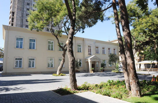 Azərbaycan Prezidenti yenidənqurmadan sonra istifadəyə verilmiş 259 nömrəli uşaq bağçasındakı şəraitlə tanış olub (FOTO)