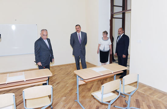 İlham Əliyev 160 nömrəli məktəbin binasında aparılan əsaslı təmir və yenidənqurma işlərinin gedişi ilə tanış olub (FOTO)