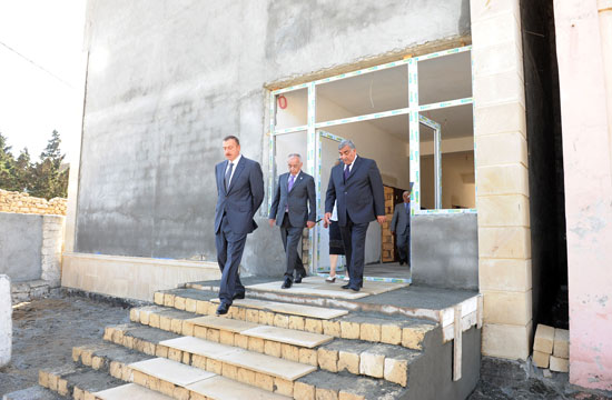 Azərbaycan Prezidenti İlham Əliyev Bakıda orta məktəblərin və uşaq bağçasının binalarında aparılan əsaslı təmir və yenidənqurma işlərinin gedişi ilə tanış olub (FOTO)
