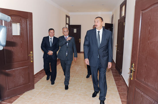 Azərbaycan Prezidenti İlham Əliyev Bakıda orta məktəblərin və uşaq bağçasının binalarında aparılan əsaslı təmir və yenidənqurma işlərinin gedişi ilə tanış olub (FOTO)