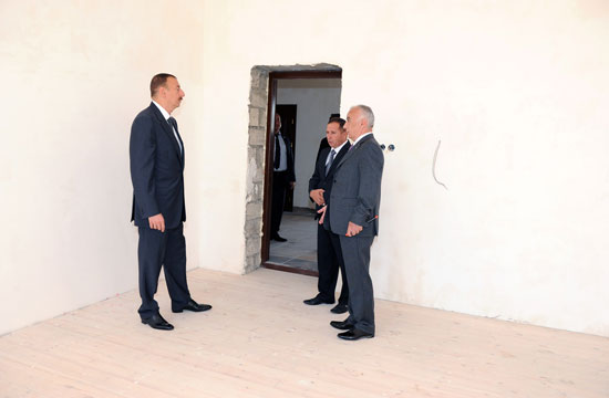 Azərbaycan Prezidenti İlham Əliyev Bakıda orta məktəblərin və uşaq bağçasının binalarında aparılan əsaslı təmir və yenidənqurma işlərinin gedişi ilə tanış olub (FOTO)