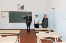Azərbaycan Prezidenti İlham Əliyev Bakıda orta məktəblərin və uşaq bağçasının binalarında aparılan əsaslı təmir və yenidənqurma işlərinin gedişi ilə tanış olub (FOTO)