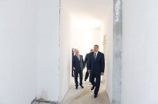 Azərbaycan Prezidenti İlham Əliyev Bakıda orta məktəblərin və uşaq bağçasının binalarında aparılan əsaslı təmir və yenidənqurma işlərinin gedişi ilə tanış olub (FOTO)