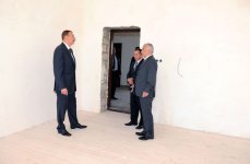 Azərbaycan Prezidenti İlham Əliyev Bakıda orta məktəblərin və uşaq bağçasının binalarında aparılan əsaslı təmir və yenidənqurma işlərinin gedişi ilə tanış olub (FOTO)