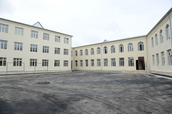 Azərbaycan Prezidenti Bakıda 179 nömrəli orta məktəbin binasında aparılan əsaslı təmir və yenidənqurma işləri ilə tanış olub (FOTO)