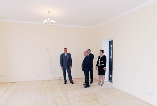Azərbaycan Prezidenti Bakıda 179 nömrəli orta məktəbin binasında aparılan əsaslı təmir və yenidənqurma işləri ilə tanış olub (FOTO)