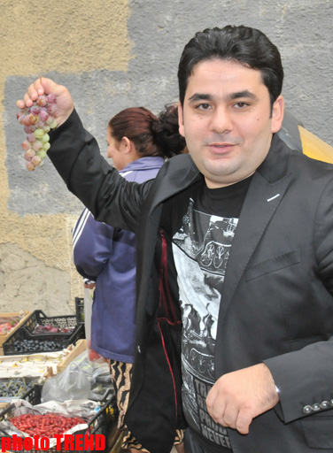 Şou-ulduzlar meyvə satana hücum etdilər (FOTO)