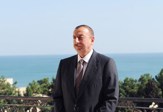 Prezident İlham Əliyev: Xəzərin Azərbaycan hissəsində iri qaz yatağı kəşf olunub (ƏLAVƏ OLUNUB 2)