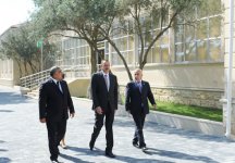 Azərbaycan Prezidenti Mərdəkan qəsəbəsindəki 123 və 181 nömrəli orta məktəblərin binalarında aparılan yenidənqurma işləri ilə tanış olub (FOTO)
