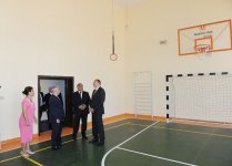 Azərbaycan Prezidenti Mərdəkan qəsəbəsindəki 123 və 181 nömrəli orta məktəblərin binalarında aparılan yenidənqurma işləri ilə tanış olub (FOTO)
