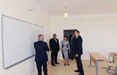 Azərbaycan Prezidenti Mərdəkan qəsəbəsindəki 123 və 181 nömrəli orta məktəblərin binalarında aparılan yenidənqurma işləri ilə tanış olub (FOTO)