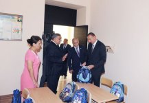 Azərbaycan Prezidenti Mərdəkan qəsəbəsindəki 123 və 181 nömrəli orta məktəblərin binalarında aparılan yenidənqurma işləri ilə tanış olub (FOTO)