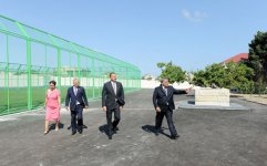 Azərbaycan Prezidenti Mərdəkan qəsəbəsindəki 123 və 181 nömrəli orta məktəblərin binalarında aparılan yenidənqurma işləri ilə tanış olub (FOTO)