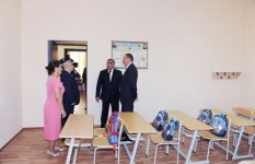 Azərbaycan Prezidenti Mərdəkan qəsəbəsindəki 123 və 181 nömrəli orta məktəblərin binalarında aparılan yenidənqurma işləri ilə tanış olub (FOTO)