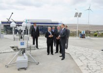 İlham Əliyev Alternativ və Bərpa Olunan Enerji Mənbələri üzrə Dövlət Agentliyi Qobustan Eksperimental Poliqonu və Tədris Mərkəzinin açılışında iştirak edib (FOTO)