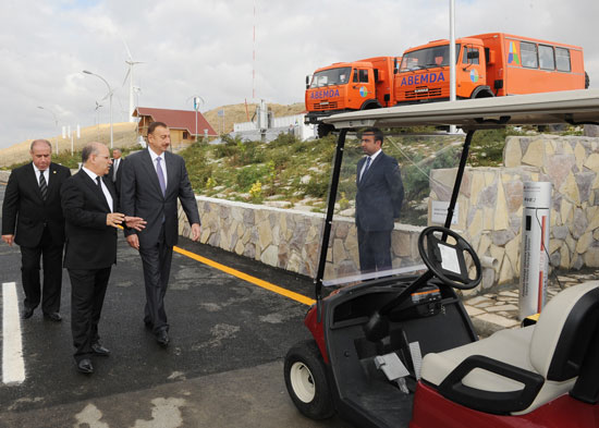 İlham Əliyev Alternativ və Bərpa Olunan Enerji Mənbələri üzrə Dövlət Agentliyi Qobustan Eksperimental Poliqonu və Tədris Mərkəzinin açılışında iştirak edib (FOTO)