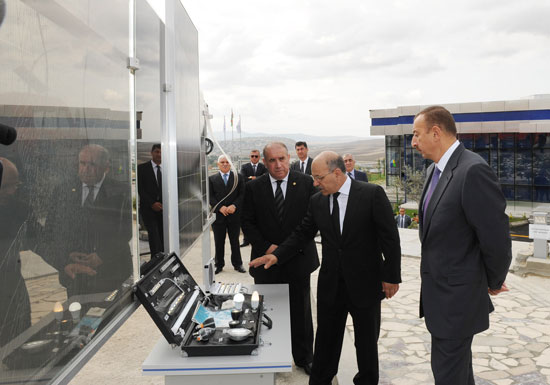 İlham Əliyev Alternativ və Bərpa Olunan Enerji Mənbələri üzrə Dövlət Agentliyi Qobustan Eksperimental Poliqonu və Tədris Mərkəzinin açılışında iştirak edib (FOTO)
