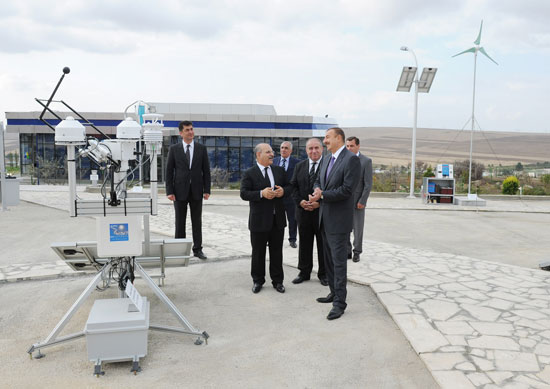 İlham Əliyev Alternativ və Bərpa Olunan Enerji Mənbələri üzrə Dövlət Agentliyi Qobustan Eksperimental Poliqonu və Tədris Mərkəzinin açılışında iştirak edib (FOTO)