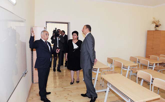 Azərbaycan Prezidenti Bakı məktəblərinin əsaslı təmir və yenidənqurmadan sonrakı vəziyyəti ilə tanış olub (FOTO)