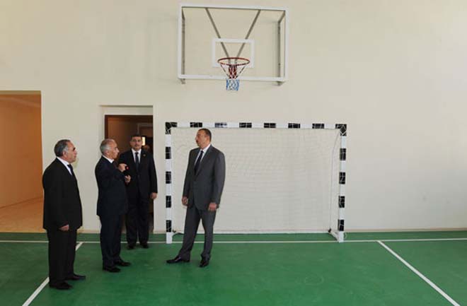 Azərbaycan Prezidenti Bakı məktəblərinin əsaslı təmir və yenidənqurmadan sonrakı vəziyyəti ilə tanış olub (FOTO)