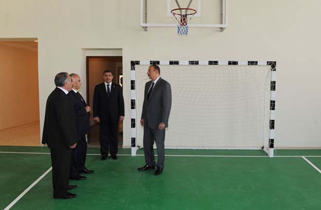 Azərbaycan Prezidenti Bakı məktəblərinin əsaslı təmir və yenidənqurmadan sonrakı vəziyyəti ilə tanış olub (FOTO)