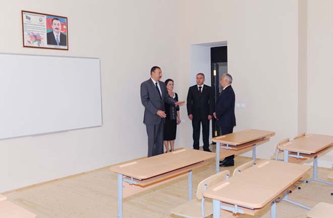Azərbaycan Prezidenti Bakı məktəblərinin əsaslı təmir və yenidənqurmadan sonrakı vəziyyəti ilə tanış olub (FOTO)