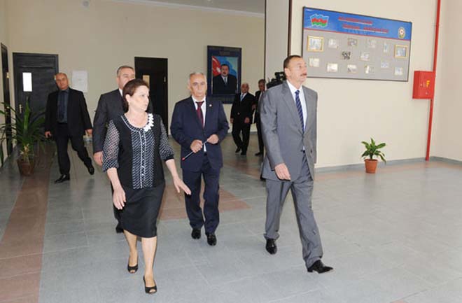 Azərbaycan Prezidenti Bakı məktəblərinin əsaslı təmir və yenidənqurmadan sonrakı vəziyyəti ilə tanış olub (FOTO)