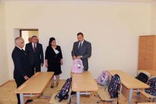 Azərbaycan Prezidenti Bakı məktəblərinin əsaslı təmir və yenidənqurmadan sonrakı vəziyyəti ilə tanış olub (FOTO)