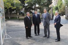 Azərbaycan Prezidenti Bakı məktəblərinin əsaslı təmir və yenidənqurmadan sonrakı vəziyyəti ilə tanış olub (FOTO)