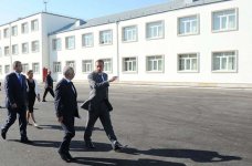 Azərbaycan Prezidenti Bakı məktəblərinin əsaslı təmir və yenidənqurmadan sonrakı vəziyyəti ilə tanış olub (FOTO)