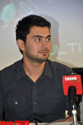 Sərxan Kərəmoğlu gənc müğənni Elvin Abbasovun birdən-birə 3 klipini təqdim etdi (VİDEO-FOTO)
