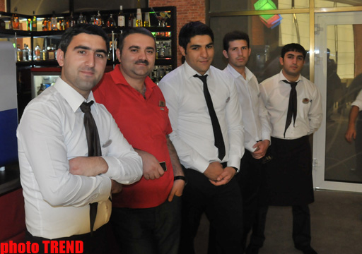 Sərxan Kərəmoğlu gənc müğənni Elvin Abbasovun birdən-birə 3 klipini təqdim etdi (VİDEO-FOTO)