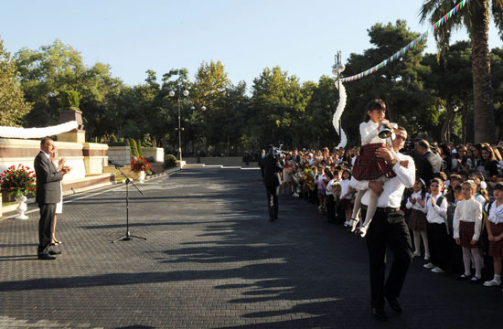 Prezident İlham Əliyev: Azərbaycanda təhsilin səviyyəsi müasir tədris prosesinin inkişafı hesabına daha da qalxacaq (FOTO)