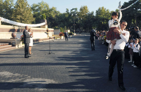 Prezident İlham Əliyev: Azərbaycanda təhsilin səviyyəsi müasir tədris prosesinin inkişafı hesabına daha da qalxacaq (FOTO)
