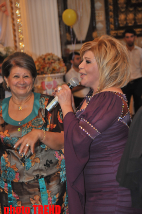 Köhnə libaslarından əl çəkməyən müğənnilərin sayı artır (FOTO)
