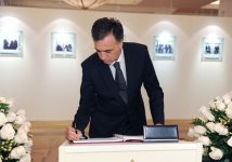 Monteneqro Prezidenti Heydər Əliyev Fondunda olub (FOTO)