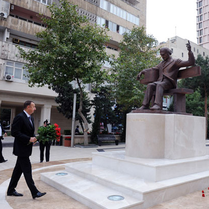 Prezident İlham Əliyev: Bu gün müstəqil Azərbaycan milli irsini qorumağa qadirdir (FOTO)