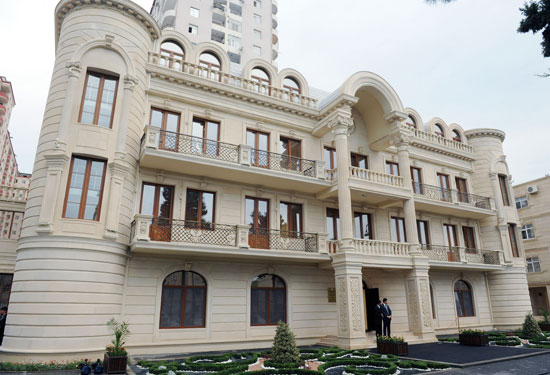 İlham Əliyev Bakıda Qara Qarayev adına musiqi məktəbinin açılışında iştirak edib (FOTO)