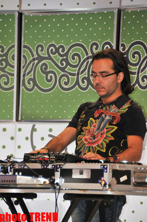 dj Çina kasıblayıb (FOTO)