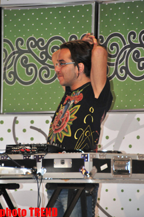 dj Çina kasıblayıb (FOTO)