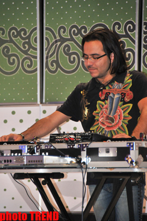 dj Çina kasıblayıb (FOTO)