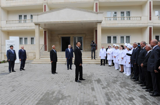Azərbaycan Prezidenti Xaçmaz Rayon Mərkəzi Xəstəxanası ilə tanış olub (FOTO)
