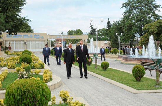 İlham Əliyev Xaçmazda Şəxsiyyətlər Muzeyi ilə tanış olub (FOTO)