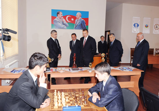 İlham Əliyev Qubada Nizami adına parkda yenidənqurma işləri ilə tanış olub, Şahmat Məktəbinin açılışında iştirak edib (FOTO)