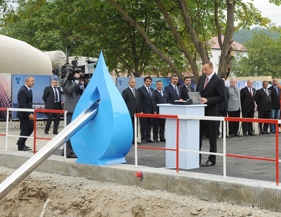İlham Əliyev Quba şəhərinin su və kanalizasiya sisteminin yenidən qurulması layihəsi ilə tanış olub (FOTO)