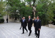 İlham Əliyev Qubada Nizami adına parkda yenidənqurma işləri ilə tanış olub, Şahmat Məktəbinin açılışında iştirak edib (FOTO)