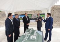 Azərbaycan Prezidenti Qubada kütləvi soyqırım məzarlığında abidə kompleksinin tikintisi ilə tanış olub (FOTO)