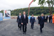 İlham Əliyev Quba şəhərinin su və kanalizasiya sisteminin yenidən qurulması layihəsi ilə tanış olub (FOTO)