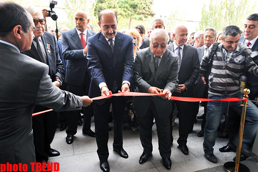 Bakıda 2-ci beynəlxalq kitab sərgi yarmarkası öz işinə başlayıb (FOTO)